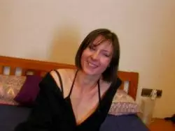 Die willige Amateurschlampe lässt sich von ihrem Typen hart durchbumsen