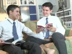 Notgeiler Gay wird in den runden Arsch gebumst