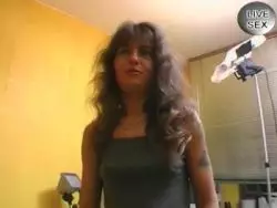 Mit einem Handjob bumst sich der wichsgeile Lover vor dem dauergeilen Miststück
