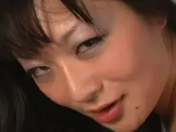 Glatte Asia Ritze wird gefingert und mit Dildo geknallt